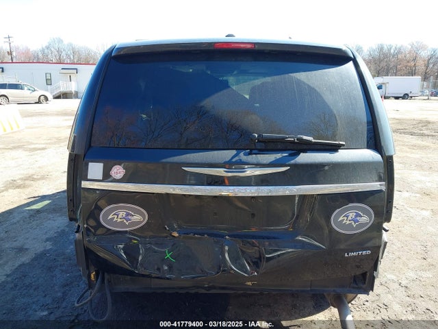 2C4RC1GG8GR215892 Chrysler Town & Country Limited Platinum