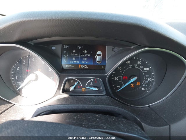 1FADP3K21HL262395 Ford FOCUS SE