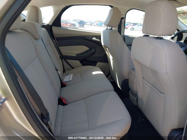 1FADP3K21HL262395 Ford FOCUS SE