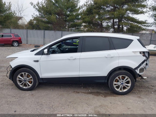 1FMCU9GD7HUA56550 Ford ESCAPE SE