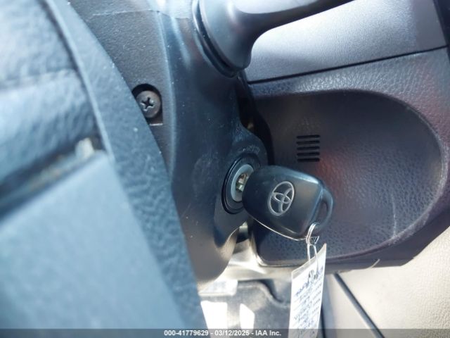 2T1BURHE4KC134729 Toyota COROLLA LE
