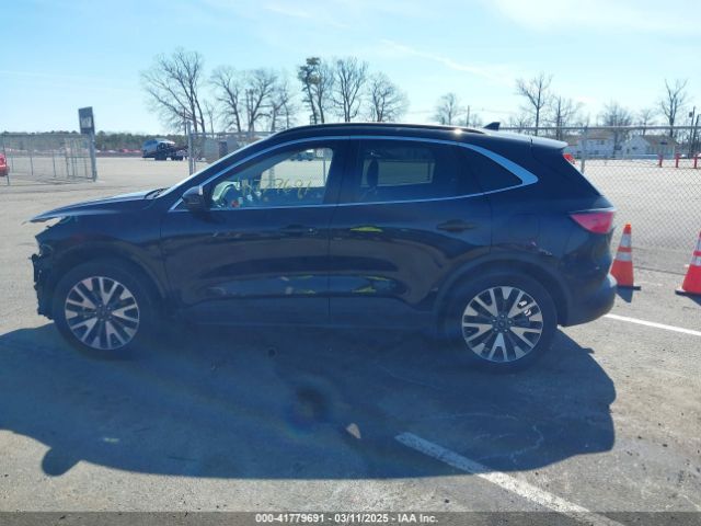 1FMCU9J98LUA44923 Ford Escape Titanium