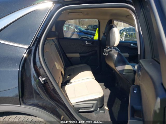 1FMCU9J98LUA44923 Ford Escape Titanium