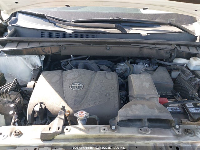 5TDKZRFH9KS318098 Toyota Highlander Xle