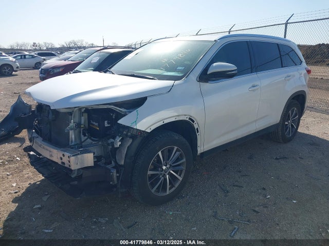 5TDKZRFH9KS318098 Toyota Highlander Xle