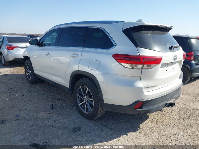 5TDKZRFH9KS318098 Toyota Highlander Xle