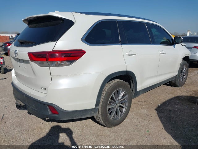 5TDKZRFH9KS318098 Toyota Highlander Xle