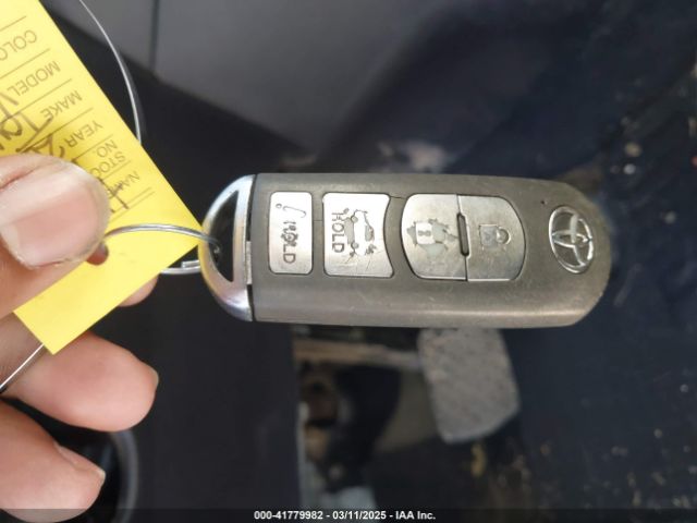 3MYDLBYV5KY520905 Toyota YARIS L
