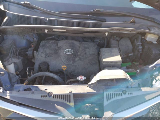 5TDYZ3DC5JS934443 Toyota Sienna Xle 8 Passenger