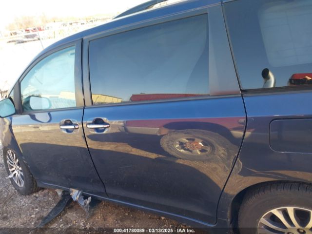 5TDYZ3DC5JS934443 Toyota Sienna Xle 8 Passenger