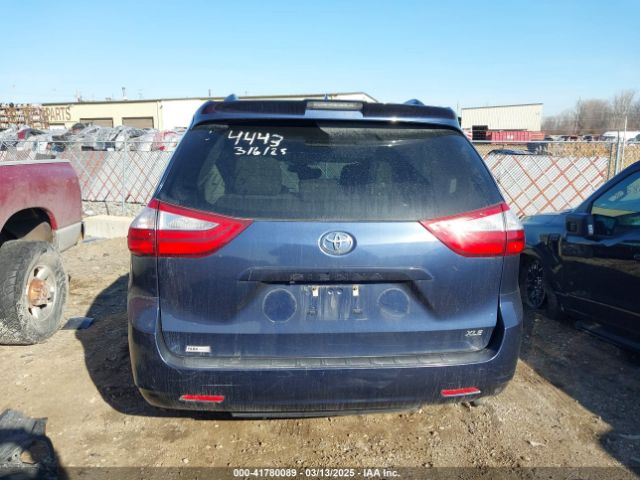 5TDYZ3DC5JS934443 Toyota Sienna Xle 8 Passenger