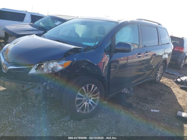 5TDYZ3DC5JS934443 Toyota Sienna Xle 8 Passenger