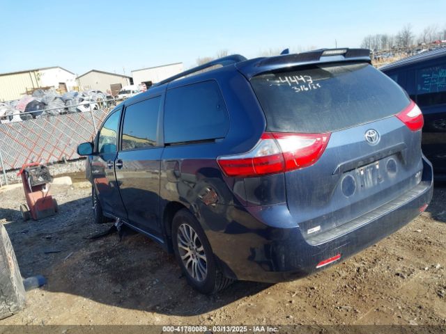 5TDYZ3DC5JS934443 Toyota Sienna Xle 8 Passenger