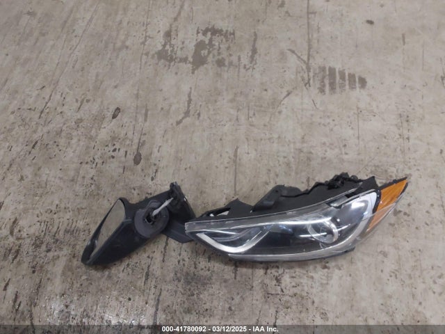 KMHD74LFXHU381604 Hyundai ELANTRA SE