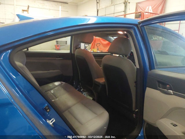 KMHD74LFXHU381604 Hyundai ELANTRA SE
