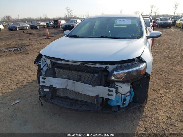 1G1ZE5ST2HF122373 Chevrolet MALIBU 1LT