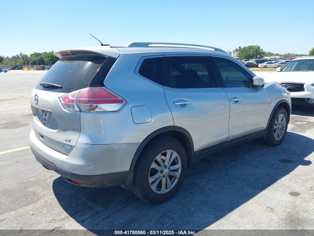 5N1AT2MT4EC816352 Nissan ROGUE SV