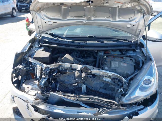 JTDKDTB38F1096503 Toyota Prius C One