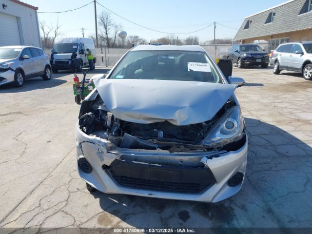 JTDKDTB38F1096503 Toyota Prius C One