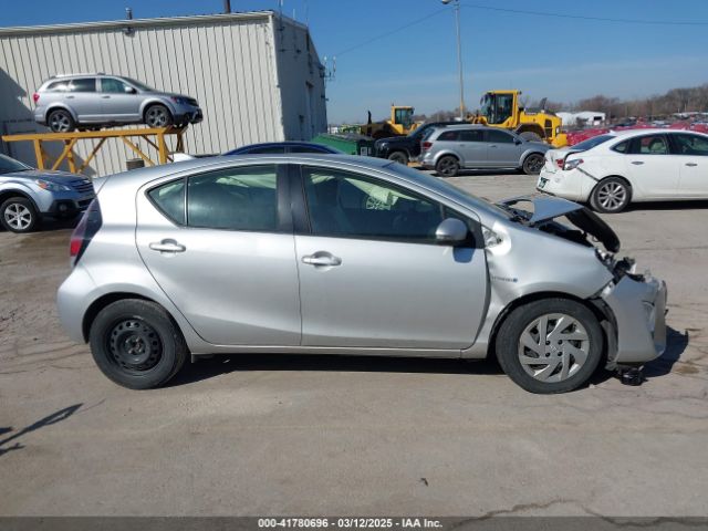 JTDKDTB38F1096503 Toyota Prius C One