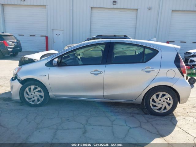 JTDKDTB38F1096503 Toyota Prius C One