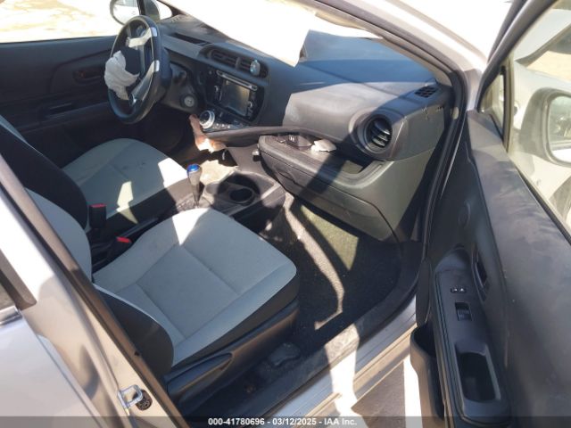 JTDKDTB38F1096503 Toyota Prius C One