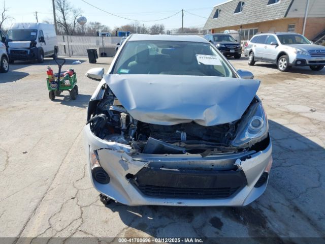 JTDKDTB38F1096503 Toyota Prius C One
