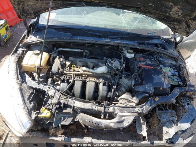 1FADP3F28JL325086 Ford FOCUS SE