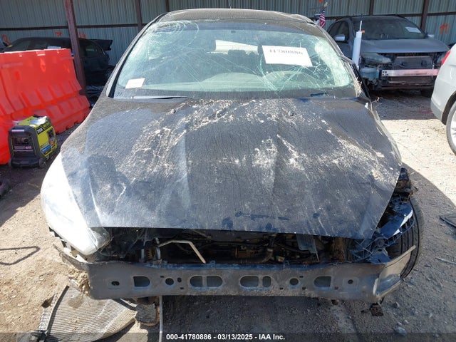1FADP3F28JL325086 Ford FOCUS SE