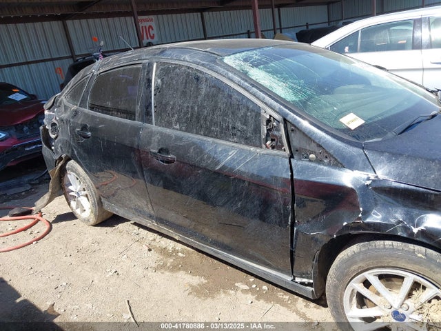 1FADP3F28JL325086 Ford FOCUS SE