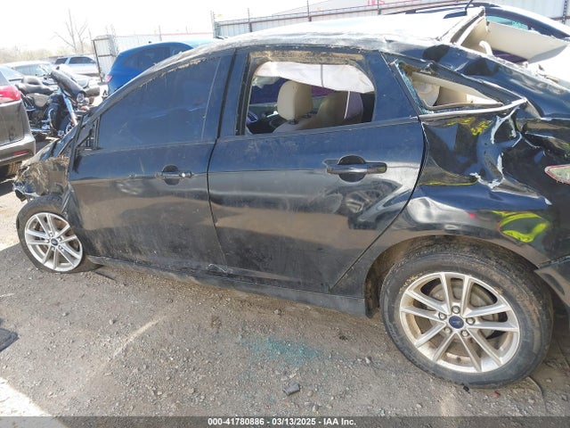 1FADP3F28JL325086 Ford FOCUS SE