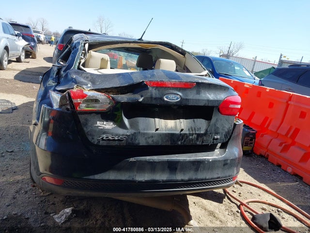 1FADP3F28JL325086 Ford FOCUS SE