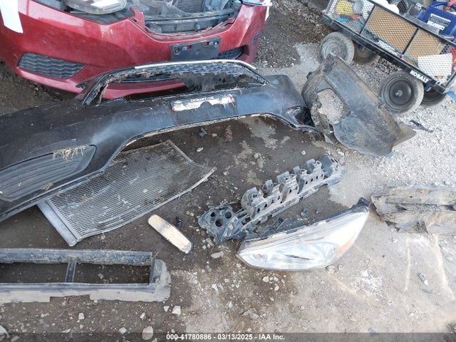 1FADP3F28JL325086 Ford FOCUS SE
