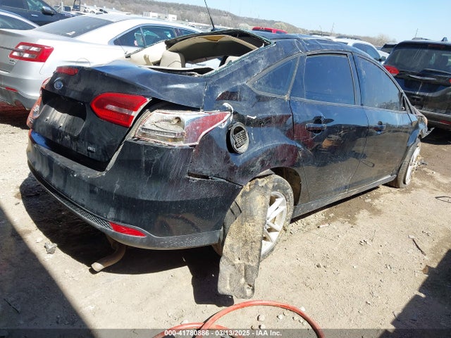 1FADP3F28JL325086 Ford FOCUS SE