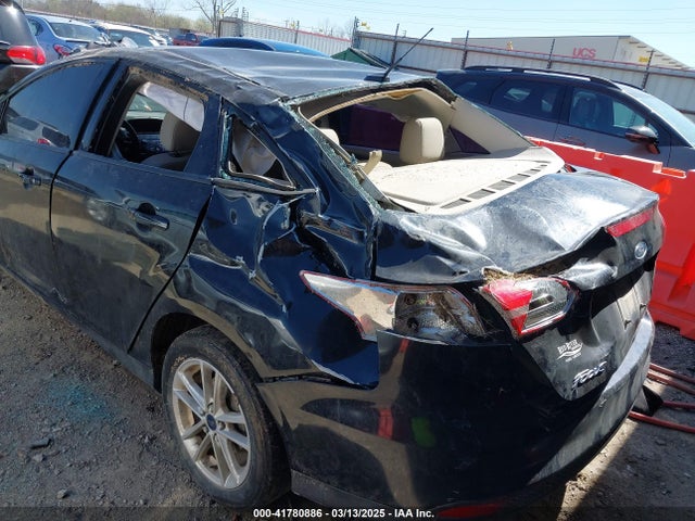 1FADP3F28JL325086 Ford FOCUS SE