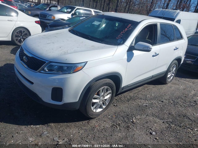 KIA SORENTO LX 2015 5XYKT3A65FG597900 Image 2