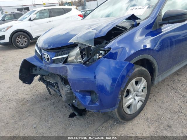 2T3BFREV2FW277169 Toyota RAV4 LE