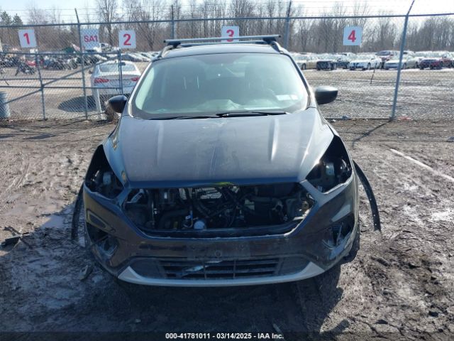 1FMCU9GD4HUD90471 Ford ESCAPE SE