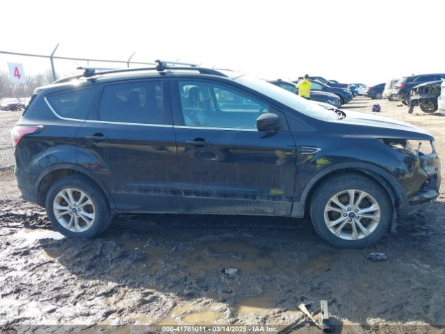 1FMCU9GD4HUD90471 Ford ESCAPE SE
