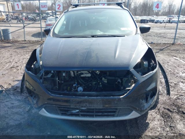 1FMCU9GD4HUD90471 Ford ESCAPE SE