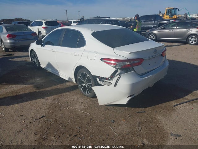 4T1B11HK6JU068231 Toyota CAMRY SE