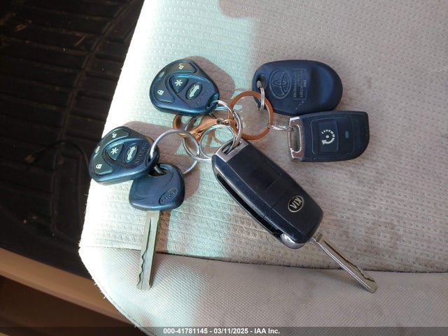 KIA SEDONA LX 2016 KNDMB5C12G6107426 Image 11