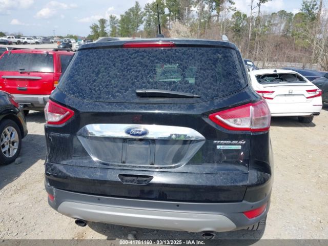 1FMCU0J91EUD62946 Ford Escape Titanium