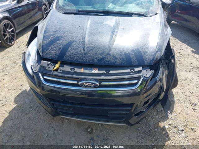 1FMCU0J91EUD62946 Ford Escape Titanium