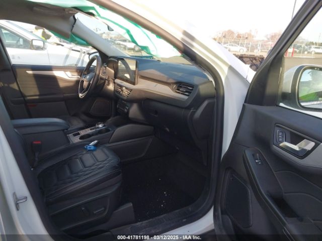 1FMCU9JAXRUB29166 Ford Escape Platinum