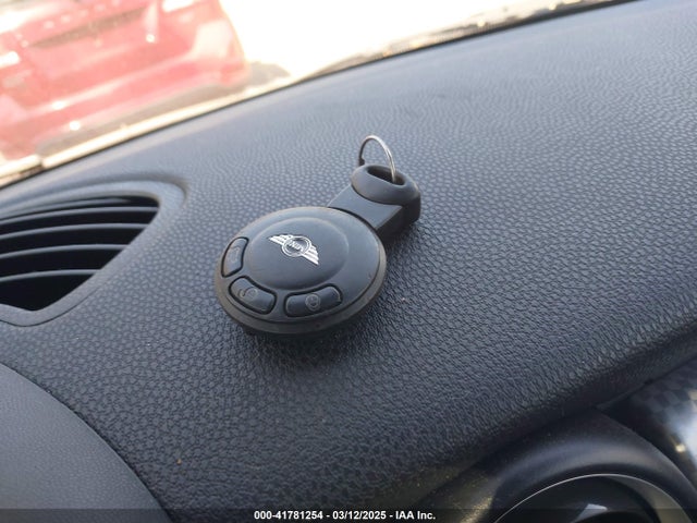 2010 MINI COOPER S WMWMF7C5XATZ74419 Photo 10