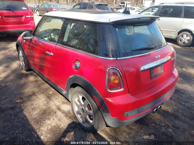 2010 MINI COOPER S WMWMF7C5XATZ74419 Photo 2