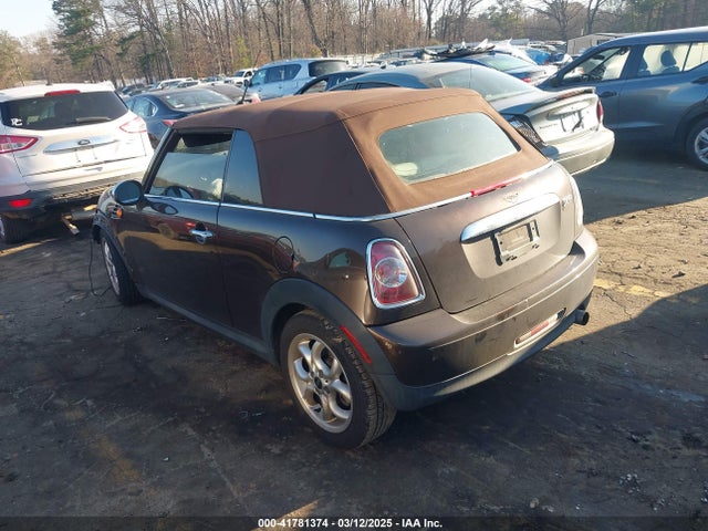 2011 MINI COOPER WMWZN3C55BT133367 Photo 2