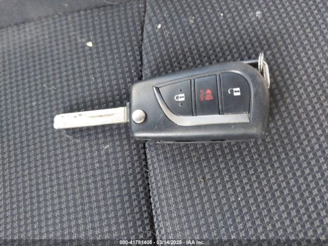2T3G1RFV1KC054006 Toyota RAV4 LE