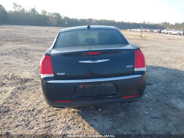 Chrysler 300 Touring 2018 2C3CCAAG6JH249846 Image 16
